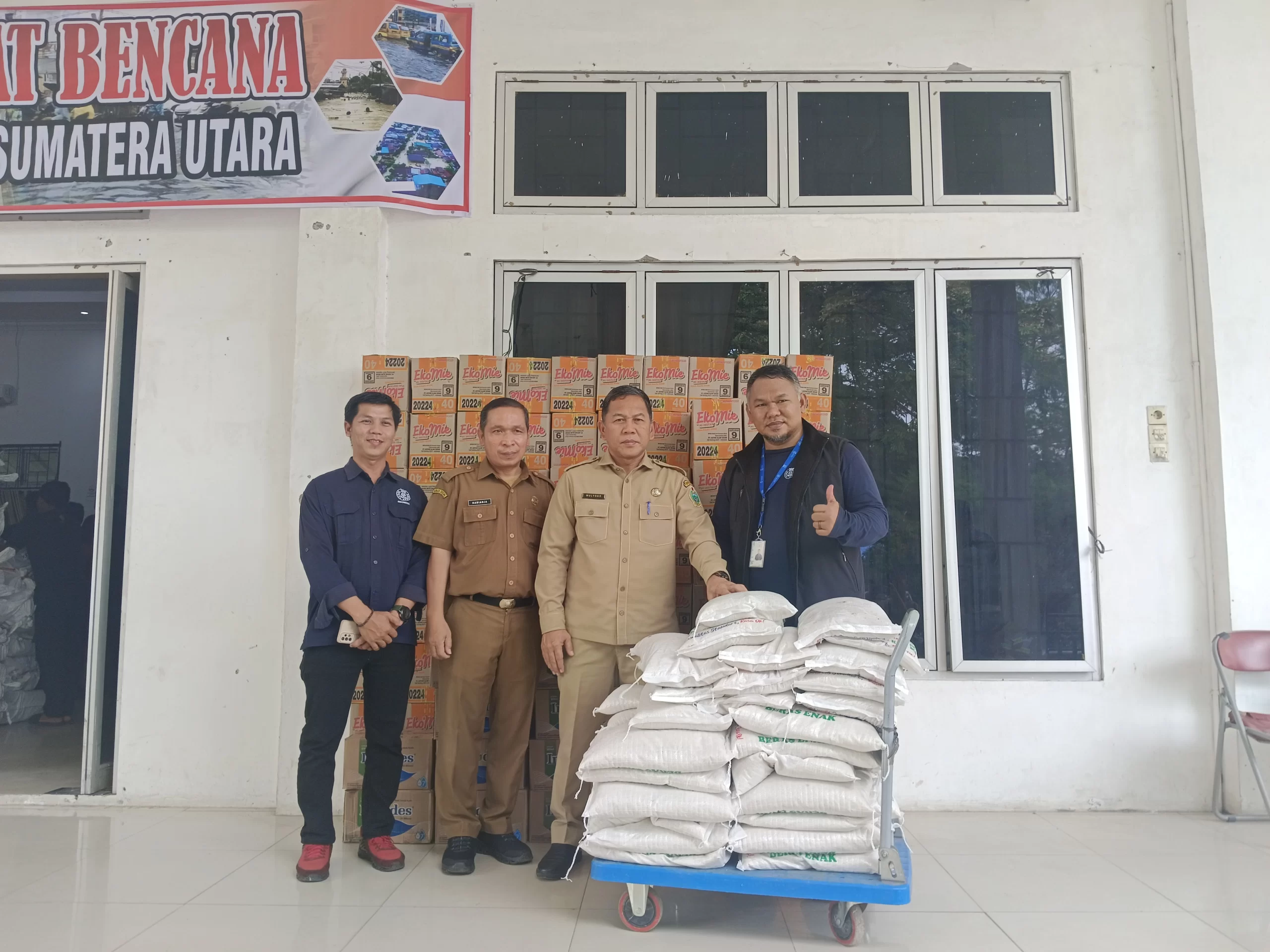 Regal Springs Indonesia Salurkan Bantuan Kemanusiaan Pasca Bencana Banjir di Sumatera Utara